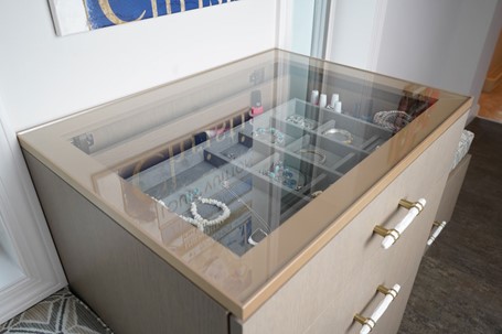 Custom jewelry organizer with open glass display