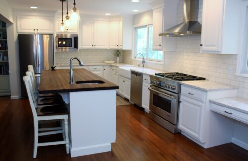 KT Highland's White Kitchen Cabinetry