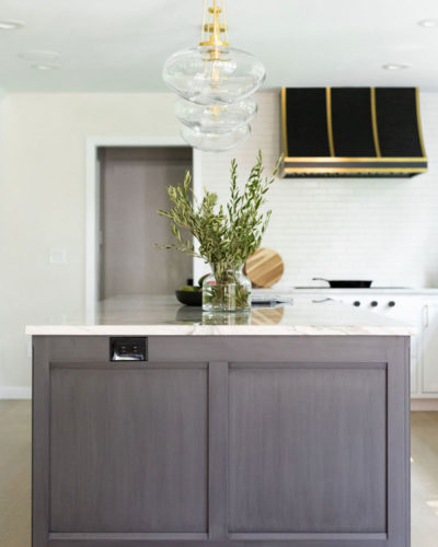 Integrated Panels on Kitchen Island Design